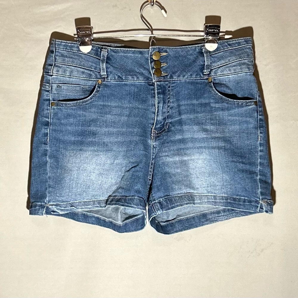 Size 12 “d.jeans” jean shorts, mid-light wash